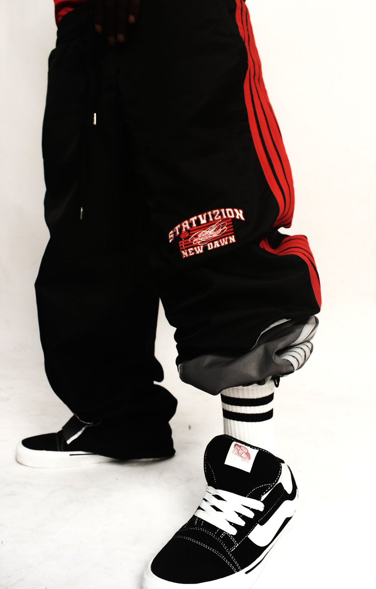 CGL___4's tweet photo. Cool clothes I just dropped 

https://t.co/SpsAOvn3z6 https://t.co/Ka0yXUhCc3
