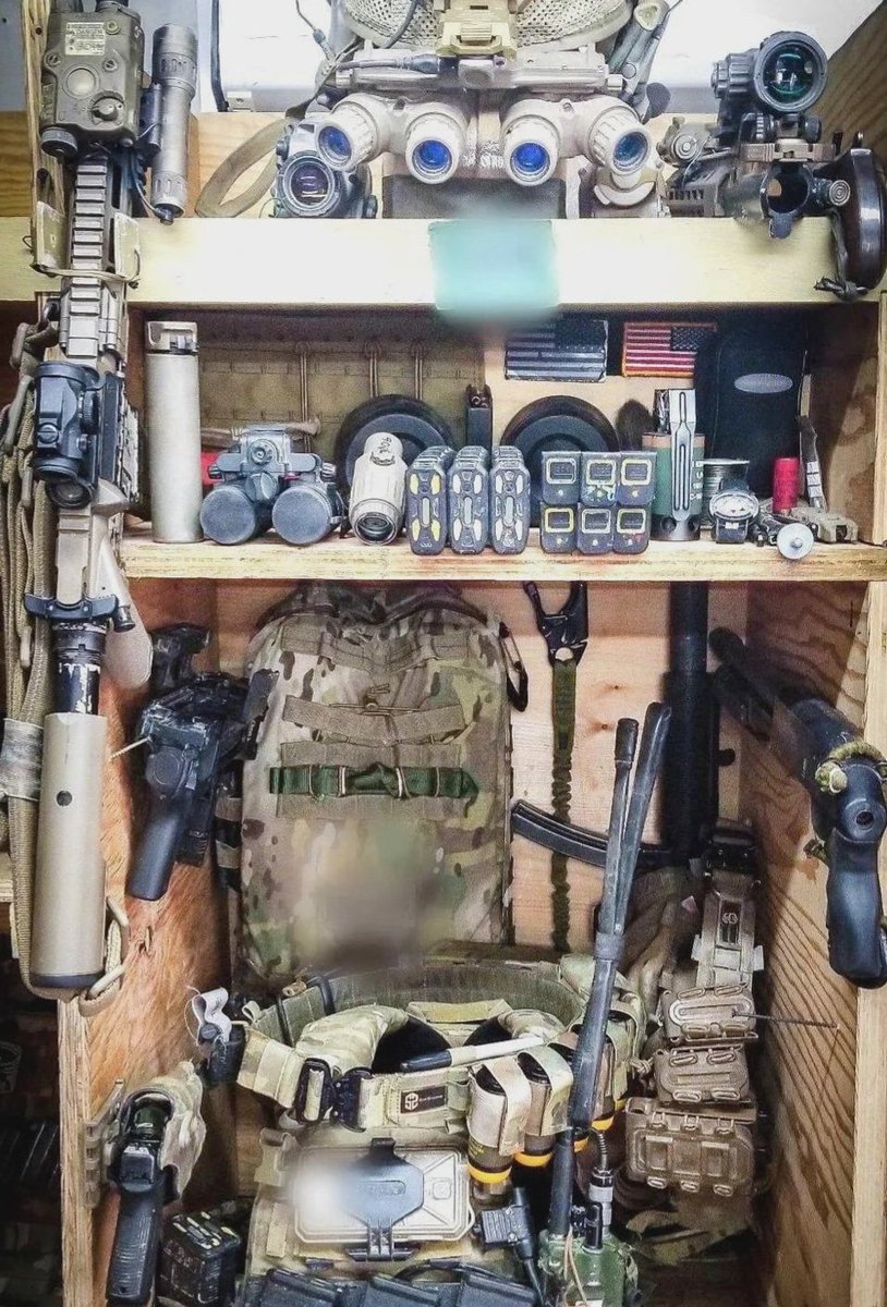 specialopsmag's tweet photo. US Army Special Forces gear locker. https://t.co/Ue75XgS7hV