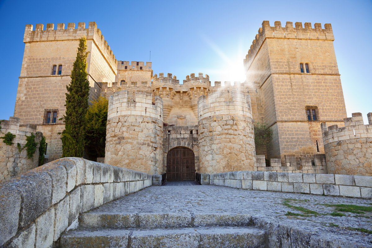 eldebate_com's tweet photo. 🏘 El ancestral aspecto medieval que convierte a Ampudia en uno de los pueblos más bonitos de España

Con algo menos de 600 habitantes, su calle Mayor es una de las más fotogénicas de Castilla y León https://t.co/2ZOJG1ucIE