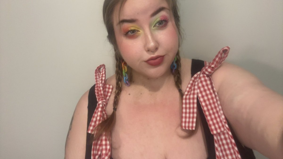 cinnamonpeacht's tweet photo. happy to be queer 🏳️‍🌈 https://t.co/2EgI83XqyY