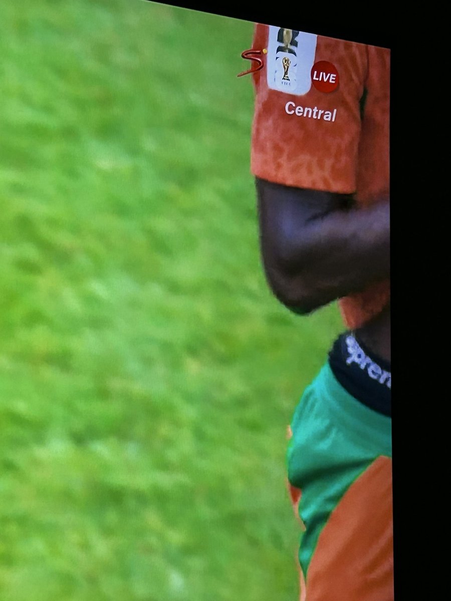 wheniflow's tweet photo. Ivory Coast player with the supreme lmao 🔥 https://t.co/r524G1qVm4