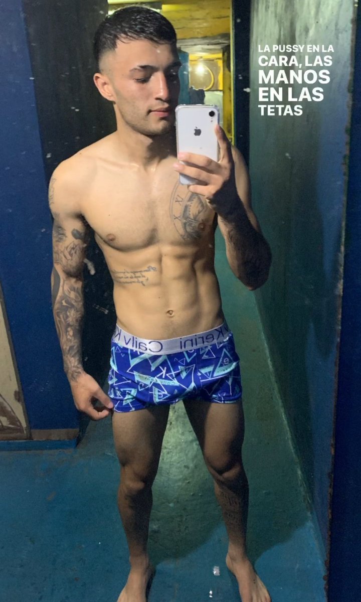 RosarinoPT's tweet photo. Pablo, luchador argentino... le encanta ofrecer su paquete🤤🤤😏 #bulto #paquete #pakage #argentino #marcandobulto #luchador #boxer #pesaje #pija #ropainterior #deportista #turro https://t.co/SyBs00DO5M