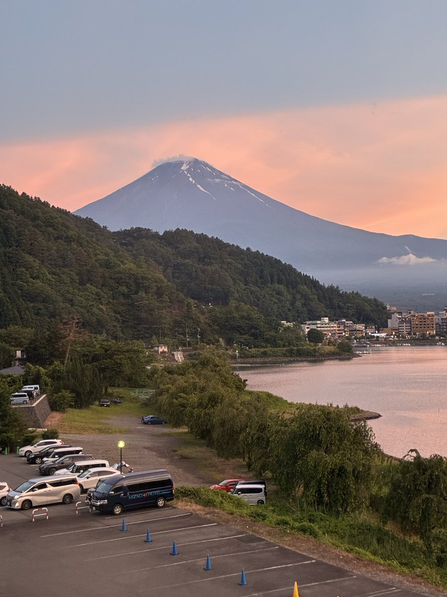 T382860189's tweet photo. 今回何年かぶりに嫁さんと
美ヶ原→霧ヶ峰→河口湖
→大涌谷→芦ノ湖→スカイライン→焼津→うなぎパイ→
浜松空自→浜名湖と連泊で
約800k程ドライブして来たけど…
天気も最終日以外は雨降らなかったので…
時にはいいよねこんなのも😀
嫁さんいつも有難う
又行こうね（いつ行けるか知らんけど）👍 https://t.co/2sowirTCyF