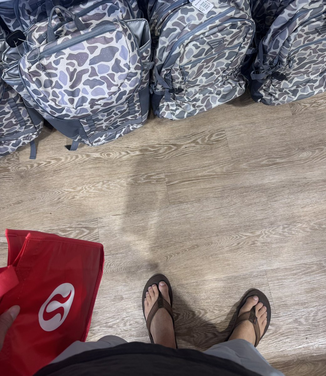 RandyRipperYN's tweet photo. Yes, Randy wears Lulu lemon. He fucks with it heavy. Also foot #dox https://t.co/YV0YqFgQ6r