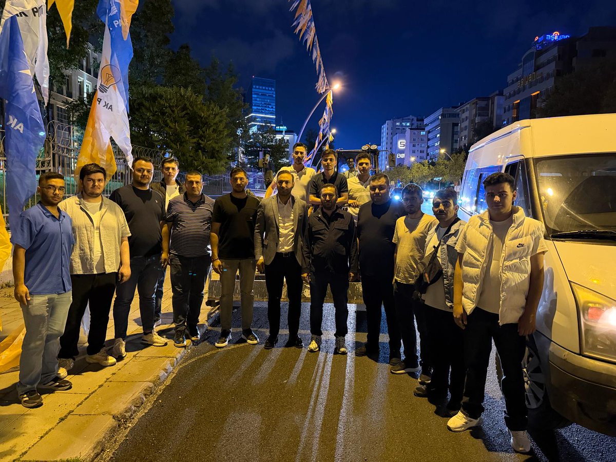 fethi_duygulu06's tweet photo. 🚩 Heyecanımızı bayraklarımızla meydanlara taşıdık!

22 Haziran’da Cumhurbaşkanımız ve Genel Başkanımız Sayın Recep Tayyip Erdoğan’ı ağırlayacak olmanın gurur ve heyecanıyla bayraklama çalışmalarımızı tamamladık. ���

Büyük buluşmaya hazırız! 🇹🇷 https://t.co/beQBpsw4wJ
