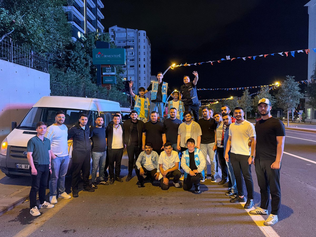 fethi_duygulu06's tweet photo. 🚩 Heyecanımızı bayraklarımızla meydanlara taşıdık!

22 Haziran’da Cumhurbaşkanımız ve Genel Başkanımız Sayın Recep Tayyip Erdoğan’ı ağırlayacak olmanın gurur ve heyecanıyla bayraklama çalışmalarımızı tamamladık. ���

Büyük buluşmaya hazırız! 🇹🇷 https://t.co/beQBpsw4wJ