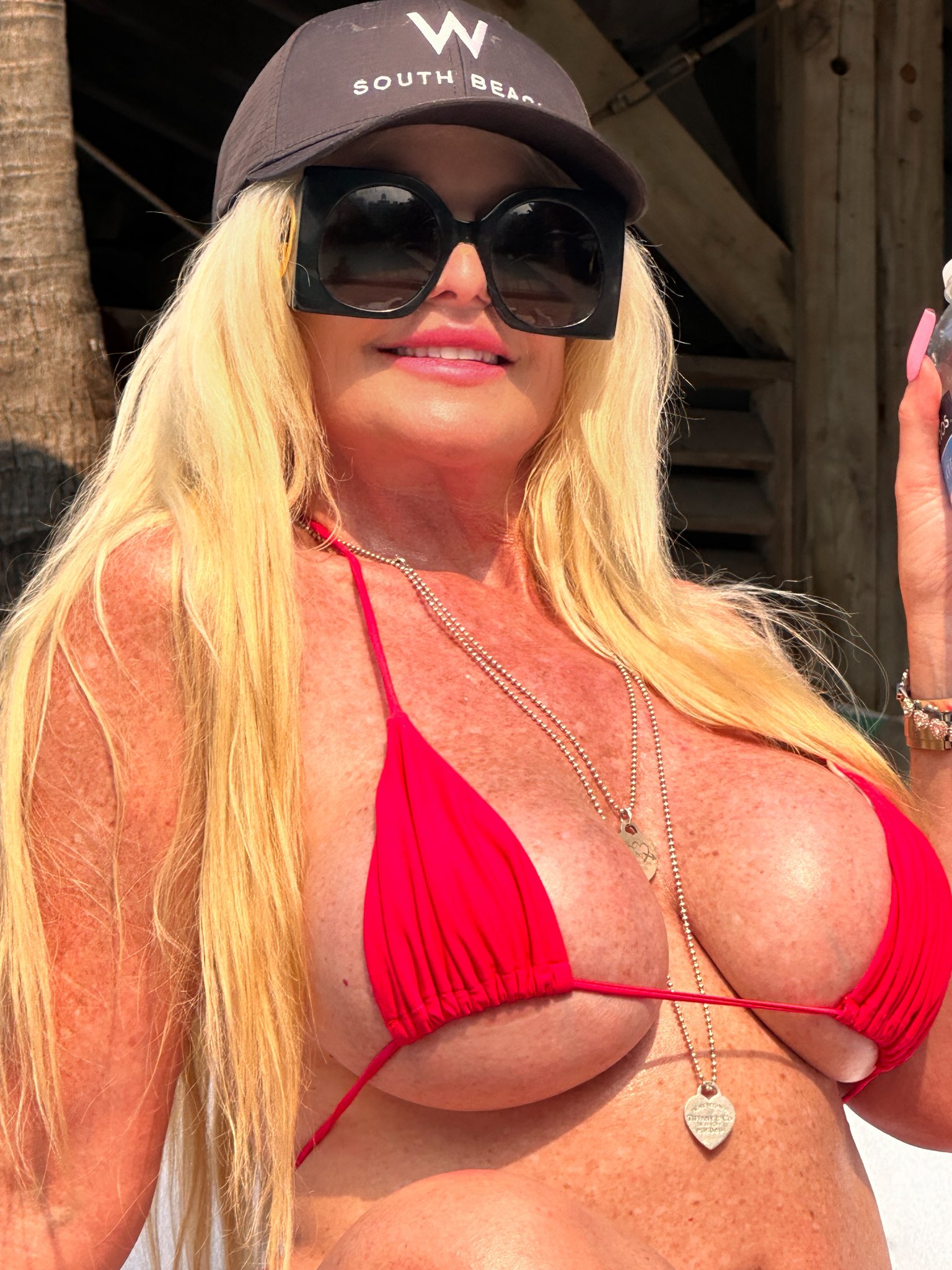 Can I be. Your Pooside Crush?? #blonde #babe #bigtitsmomِ https://t.co/R5BY7eJrzU