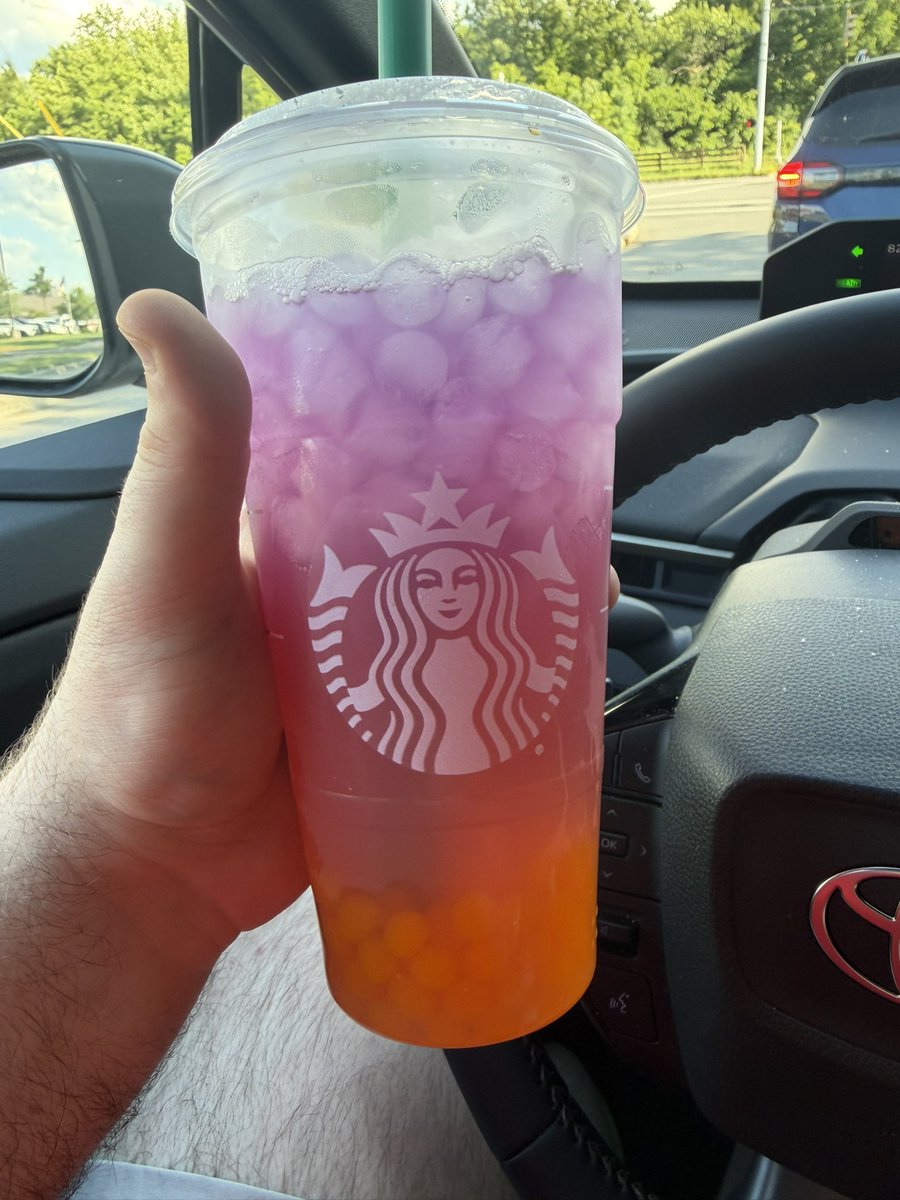 AirJordanNJT's tweet photo. Starbucks at it again. So good. https://t.co/50SUzCqEgR