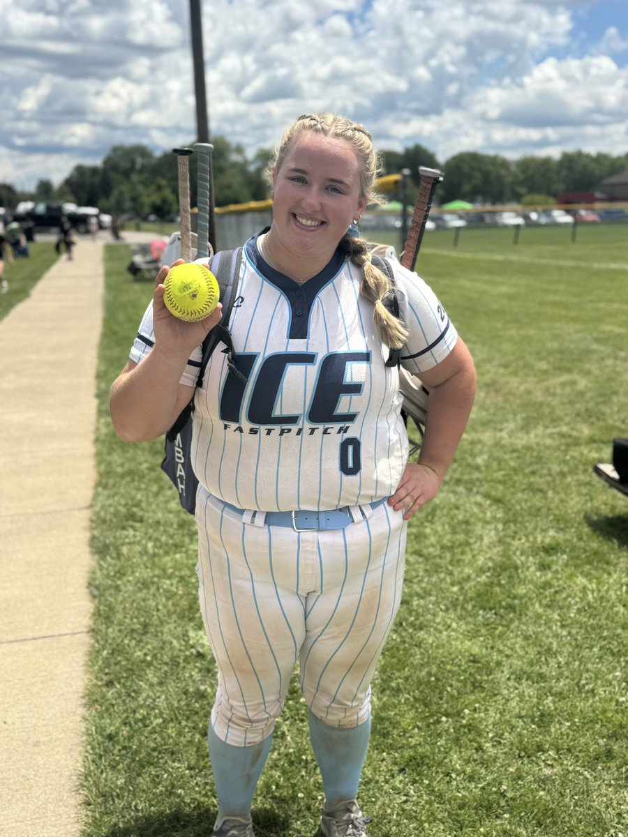 moon_addison22's tweet photo. 2 Run bomb here at sheer madness! 💣
@ExtraInningSB @RawlingsSB @MaxPreps @CaylanA_Elliott @USASoftballREC https://t.co/yVvMEFfh4Z