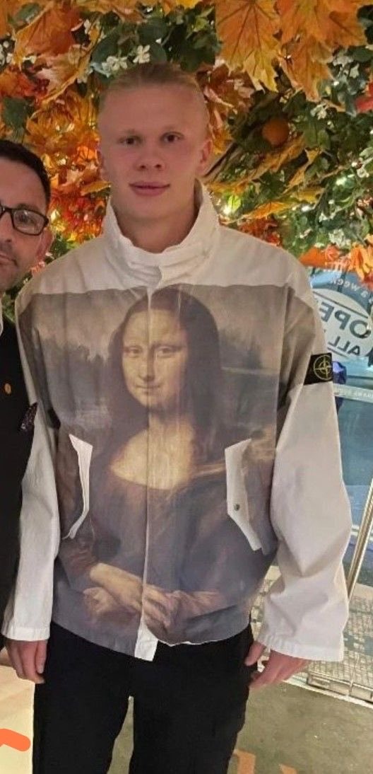 gruzinhaa9lnd's tweet photo. there was time he was obsessed w this jacket but i can’t find other pics https://t.co/iC0kYFnmtK