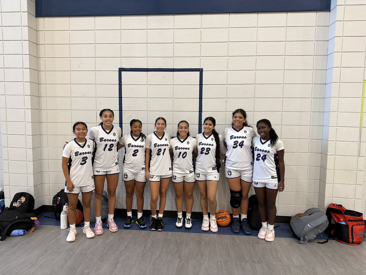 CoachMattHayes's tweet photo. Super proud of how they competed in a very competitive pool, ended with a quality W against the top team! This gritty performance with just two weeks of practice together. February gonna be scary! 🙌 

And kudos to @Tabchoops for another awesome event. They kill it every year! 🙏 https://t.co/la9z7ImlwY