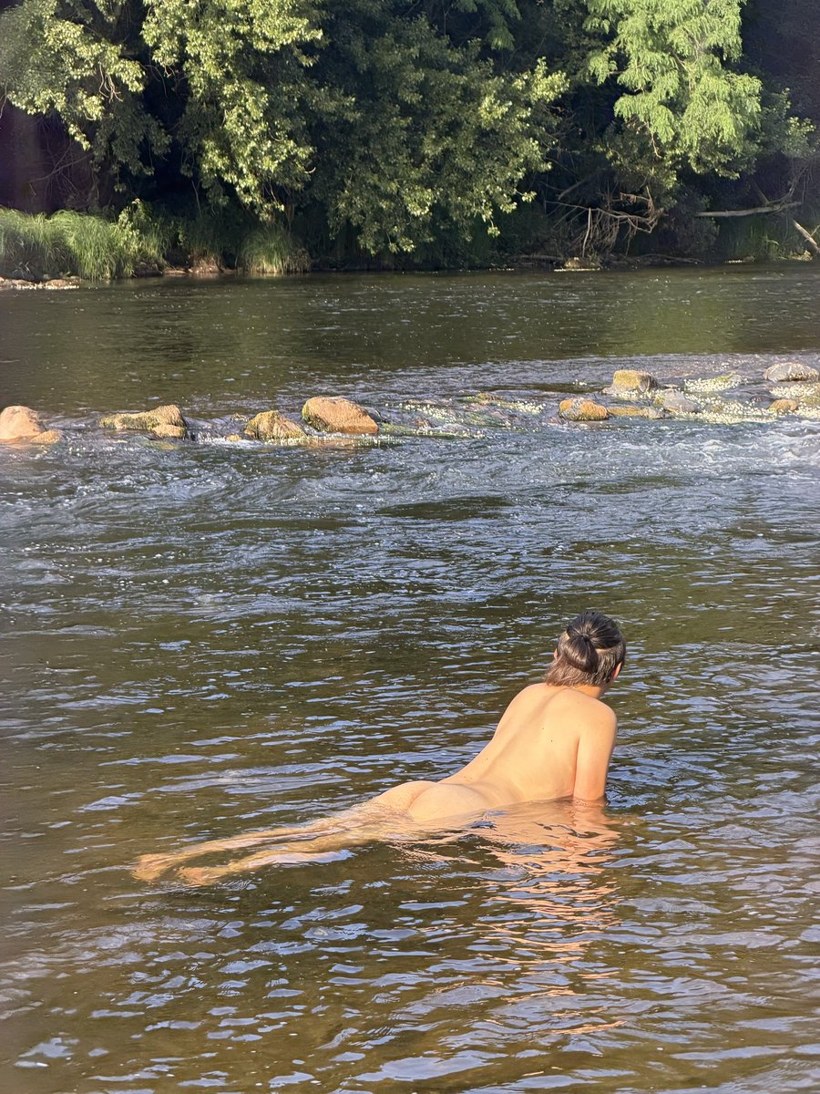 PupRexhib's tweet photo. Après-midi chaud à la plage naturiste au bord de l’Allier avec @pup_baalto 🥵
Qui veut voir la vidéo où je m’occupe de son cul ? 😏 https://t.co/yNrCSSq0Eb