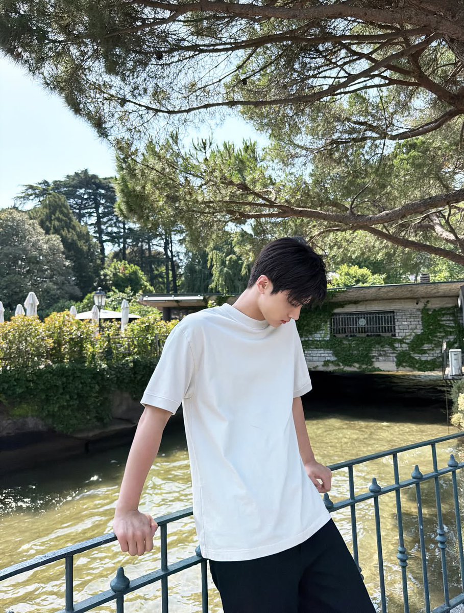 coffeeencream's tweet photo. Same vibe !!! Ackkk, he looks sooooo incredibly handsome in plain shirts!!! 😭 Jay’s conch piercing, please come back 🙏🏻🙏🏻🙏🏻

#제이 #JAY #ENHYPEN https://t.co/XEcGkItWmF