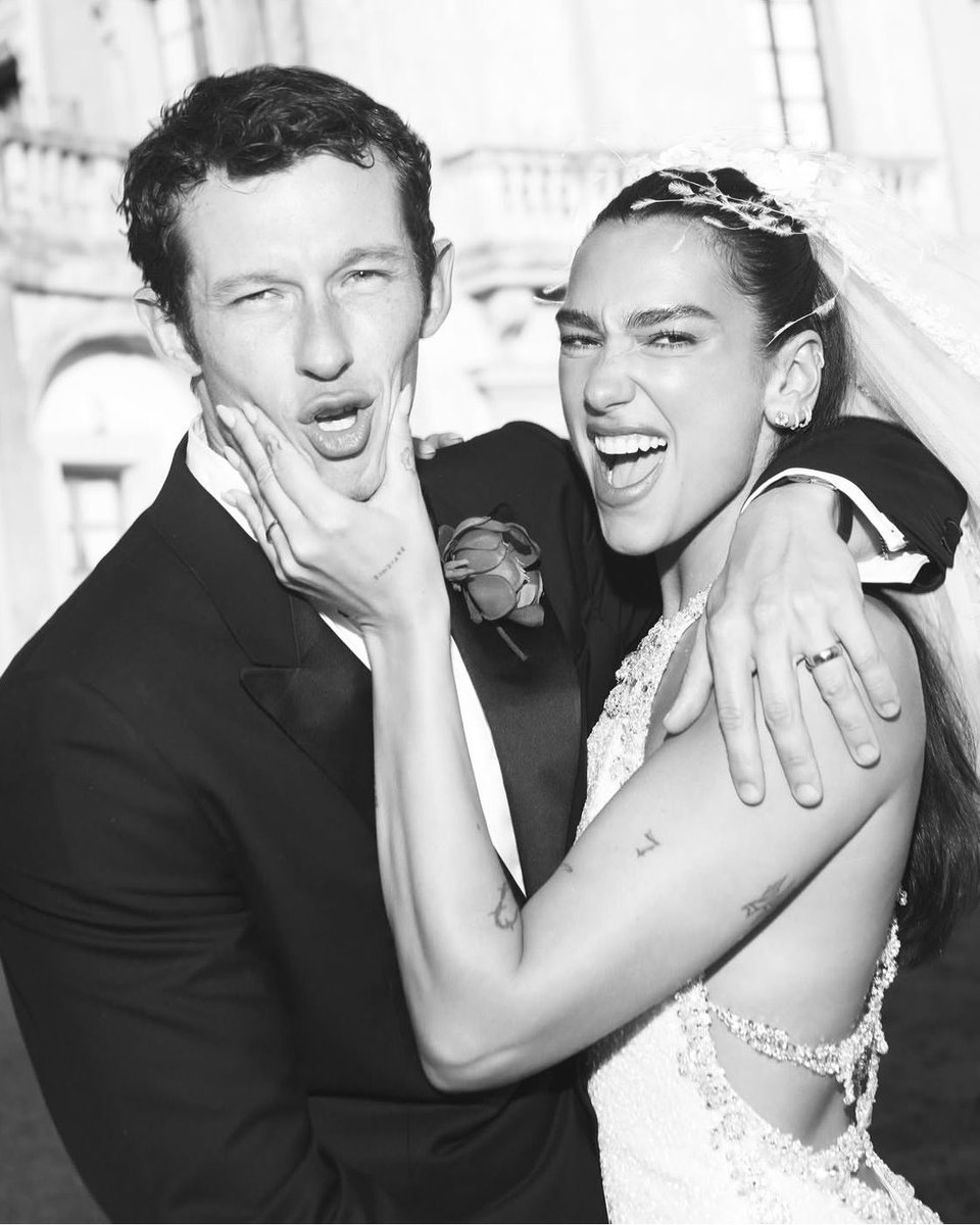 lipapictures's tweet photo. dating                                                MARRIED!! 💍 https://t.co/Np6Rtix4rc
