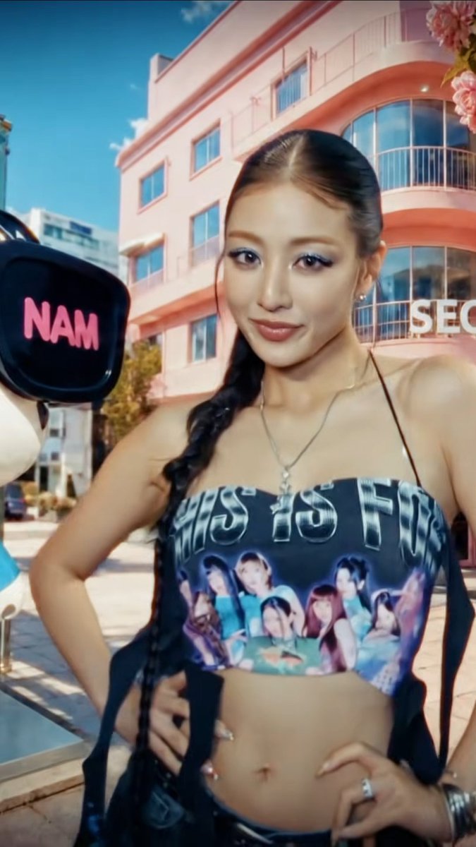 OLTSupport's tweet photo. JIHYO using a TWICE THIS IS FOR era image in her outfit for the FOLLOW ME MV

Forever OT9 😭🩷 https://t.co/cvToE2B6l7