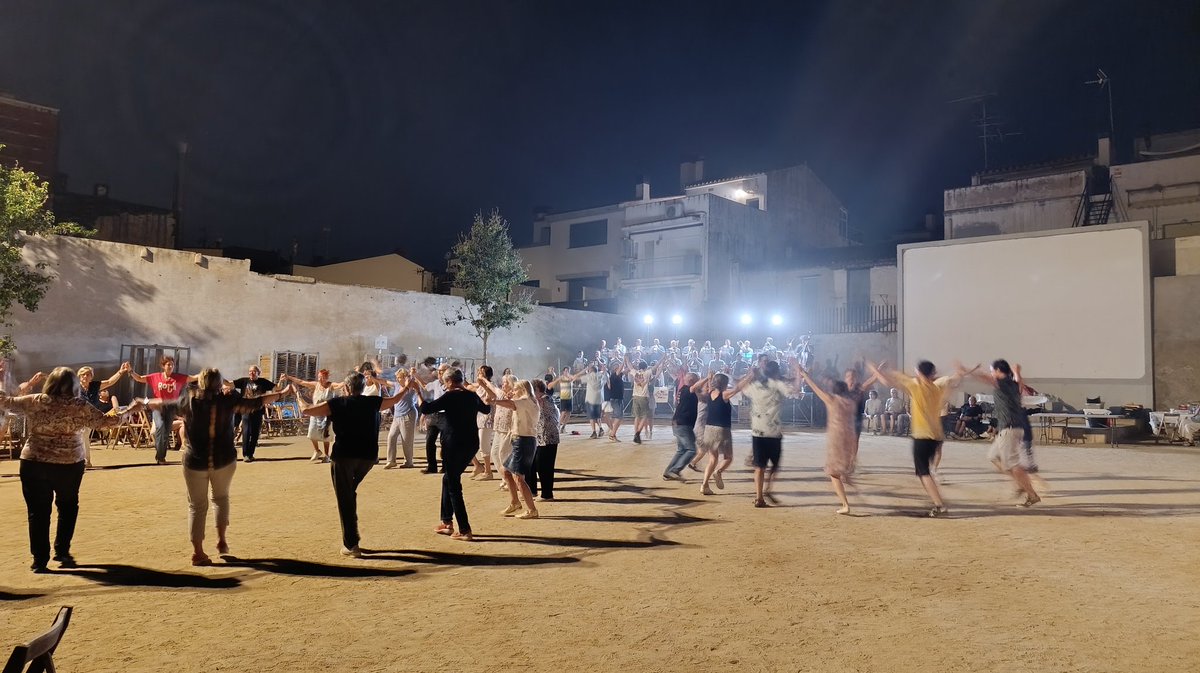 ercmataro's tweet photo. XLè Aplec de Nit de Mataró al Pati del Cafè Nou amb @laLlobregat , @lluisos i la Jovenívola de Sabadell.

Gràcies @ASSA_Mataro per mantenir vives les tradicions i la cultura popular. https://t.co/EEIkEjT5Tt