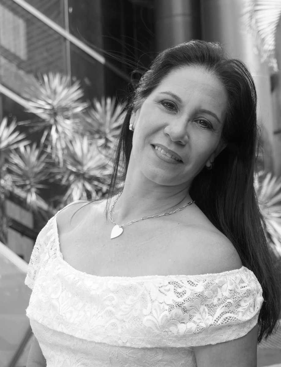 El_Cooperante's tweet photo. 🕊️| El Teatro Teresa Carreño informó este sábado sobre el fallecimiento de la maestra Adriana Estrada, a quien recordaron como una de las "figuras más luminosas, disciplinadas y entregadas" del gremio artístico

Nacida en Caracas, Estrada (1967-2026) dejó un legado imborrable como bailarina, maestra y pilar de la danza venezolana 

📸: @teresacarreno