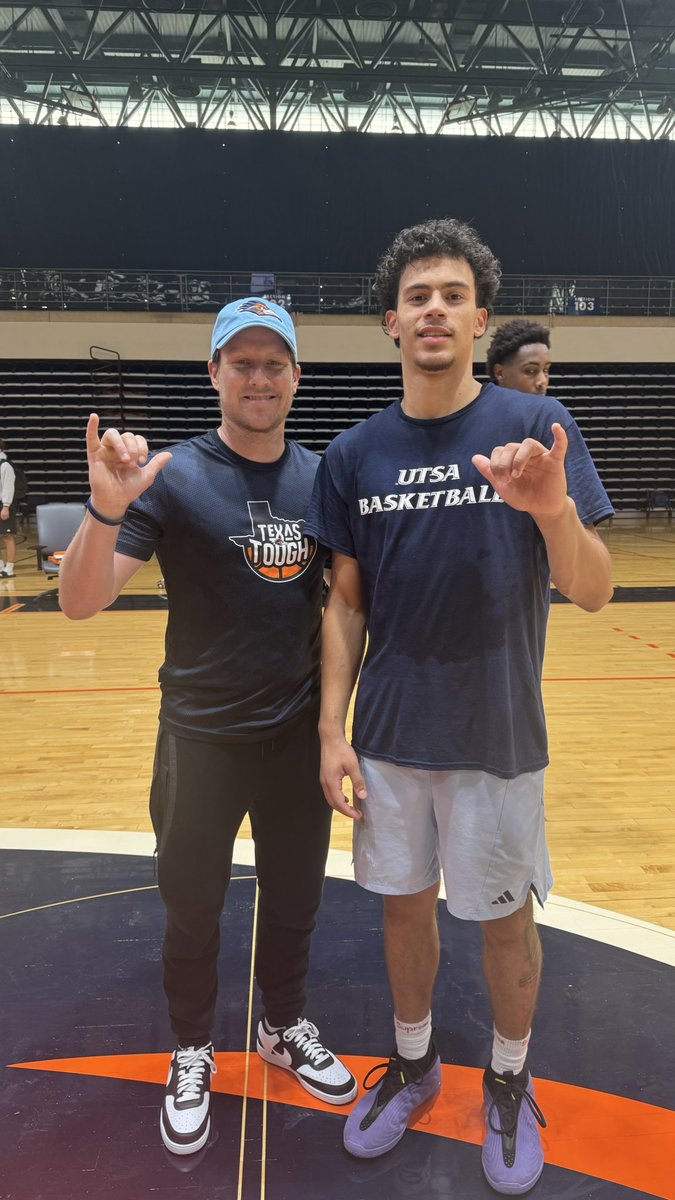Joezia_30's tweet photo. Thank you @UTSAMBB for an amazing time at the elite camp. I had an amazing time and learned a lot. Can’t wait to see you guys at TABC and other further events. #gobirds?
@NBowman10 @CoachJBrooks3 @CoachAClaunch @Coach_Pres 
@RPHS_BoysBBall @tj_ford https://t.co/LV9HV5BYXl