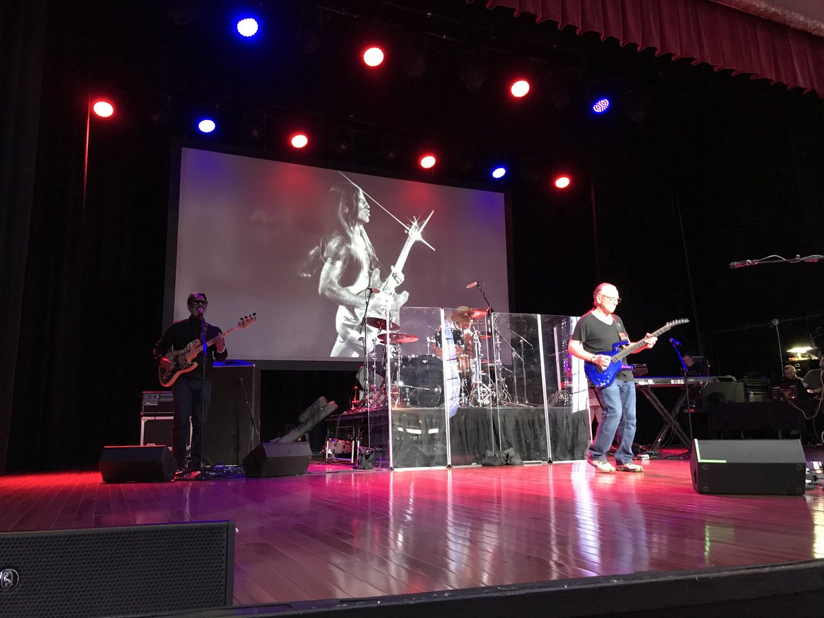 REALMARKFARNER's tweet photo. Sound checking for Warren, Ohio tonight! Come on out and let’s get down together! @RobinsTheatre https://t.co/GiKY28A6Sw