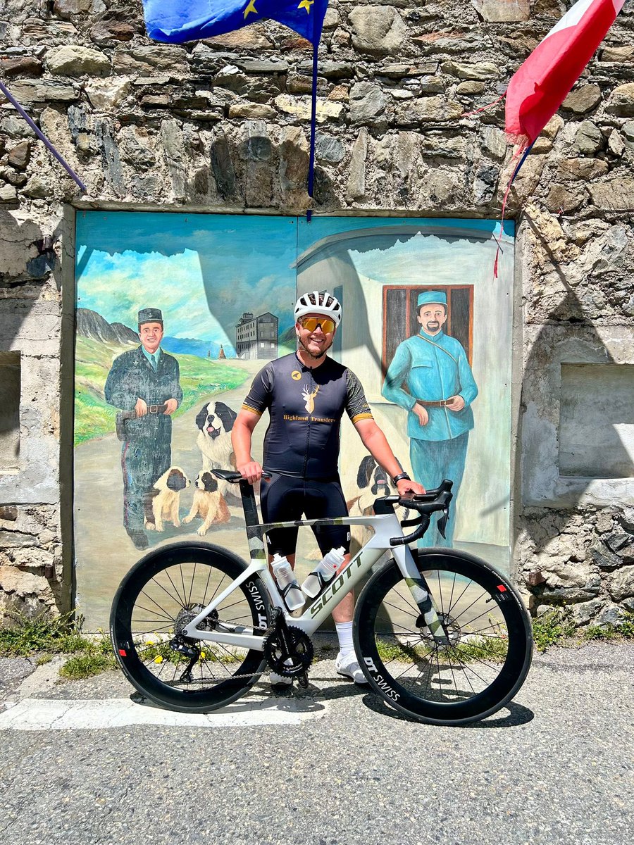 OfficialRyDav's tweet photo. Unfortunately the joyful moment was short lived, two of us had our bikes stolen. 

Aside monitory value to the bike it has much more sentimental value.
The incident happened at San Siro on 19th June between 3pm - 4:30pm

Please share 

#milano https://t.co/AUGIP07L8I