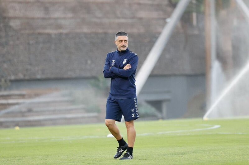 RadioMarcaGC's tweet photo. 🚨 García Pimienta no descarta la opción de la @UDLP_Oficial. Ambas partes saben que es “difícil”, pero se instan a seguir las conversaciones.

“Veremos lo que puede pasar en estos días”. 

📋La @U_D_Almeria también tiene a GP en su lista. https://t.co/9bVARoAtML