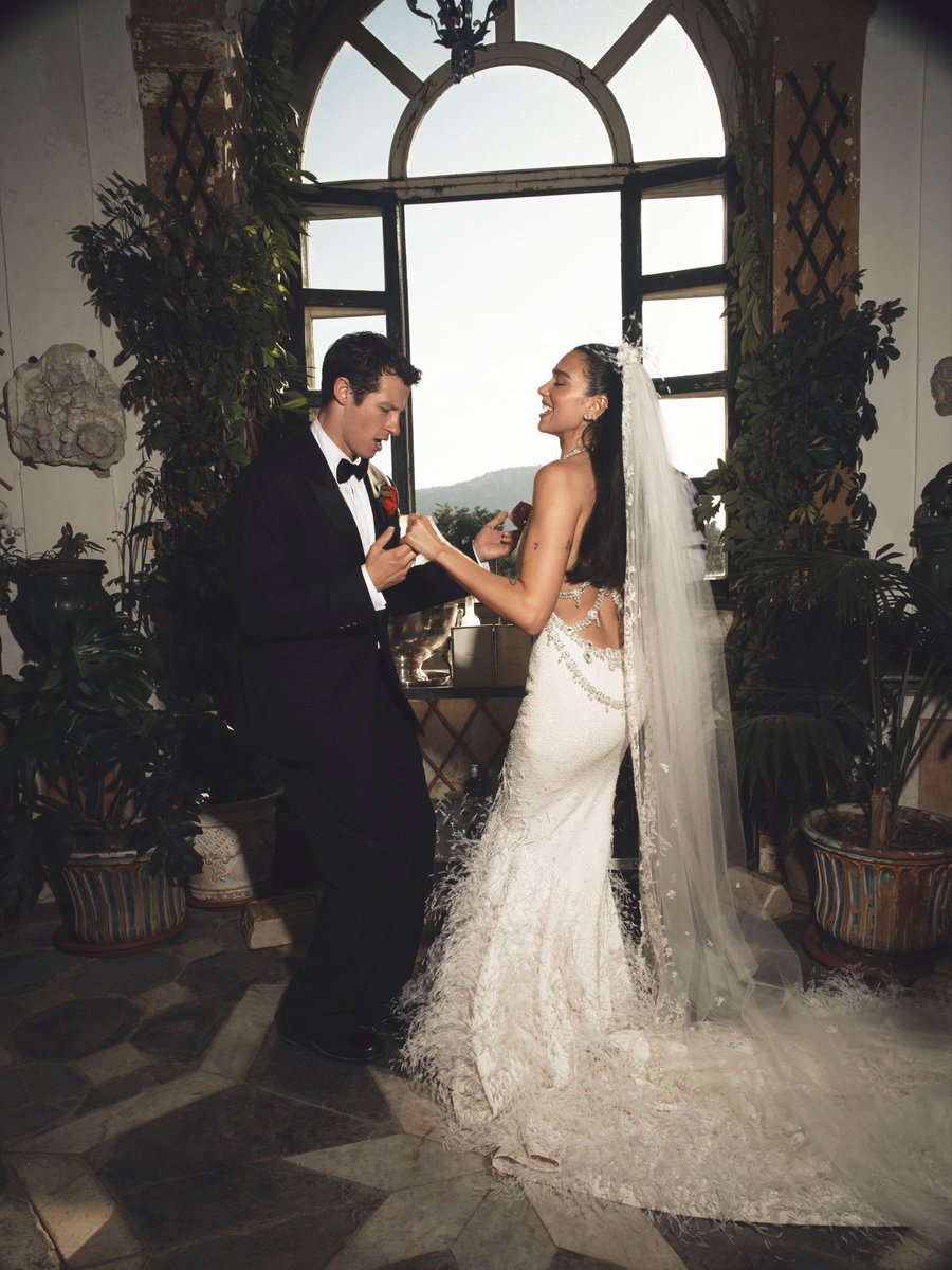 dlipahungary's tweet photo. .@DUALIPA and Callum Turner’s wedding photos in 4k quality 🤍 https://t.co/adJAplQLGo