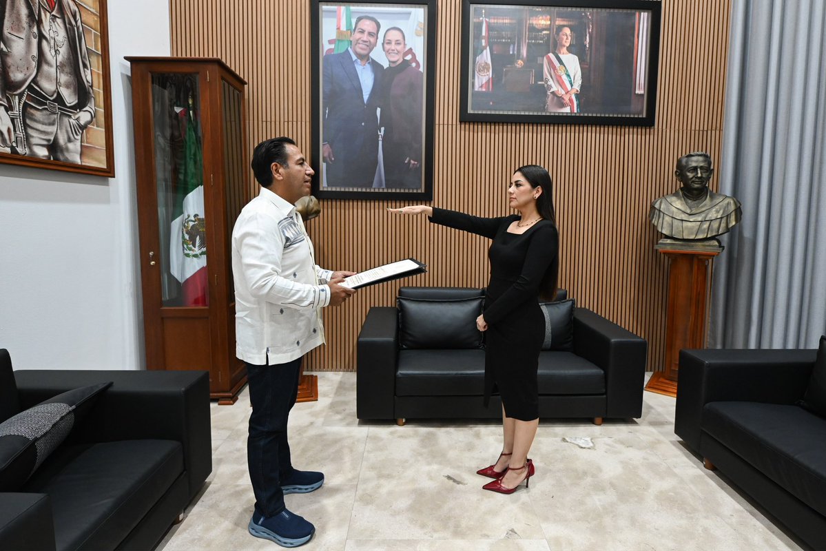 ramirezlalo_'s tweet photo. Esta tarde he tomado protesta al maestro Luis Ignacio Avendaño Bermúdez como nuevo secretario de Salud del Estado de Chiapas. 

El doctor Omar Gómez Cruz, quien se desempeñaba como secretario, asumirá a partir de hoy la Coordinación de Proyectos Hospitalarios del Centro de Cancerología y Pueblos Olvidados, incorporándose de tiempo completo a esta importante tarea.

Asimismo, tomé protesta a la licenciada Celeste Ochoa López como nueva directora general del Instituto de Seguridad Social de los Trabajadores del Estado de Chiapas. 

Les exhorté a conducirse con vocación de servicio y profundo sentido humano, para garantizar atención digna y de calidad a todas y todos los chiapanecos.