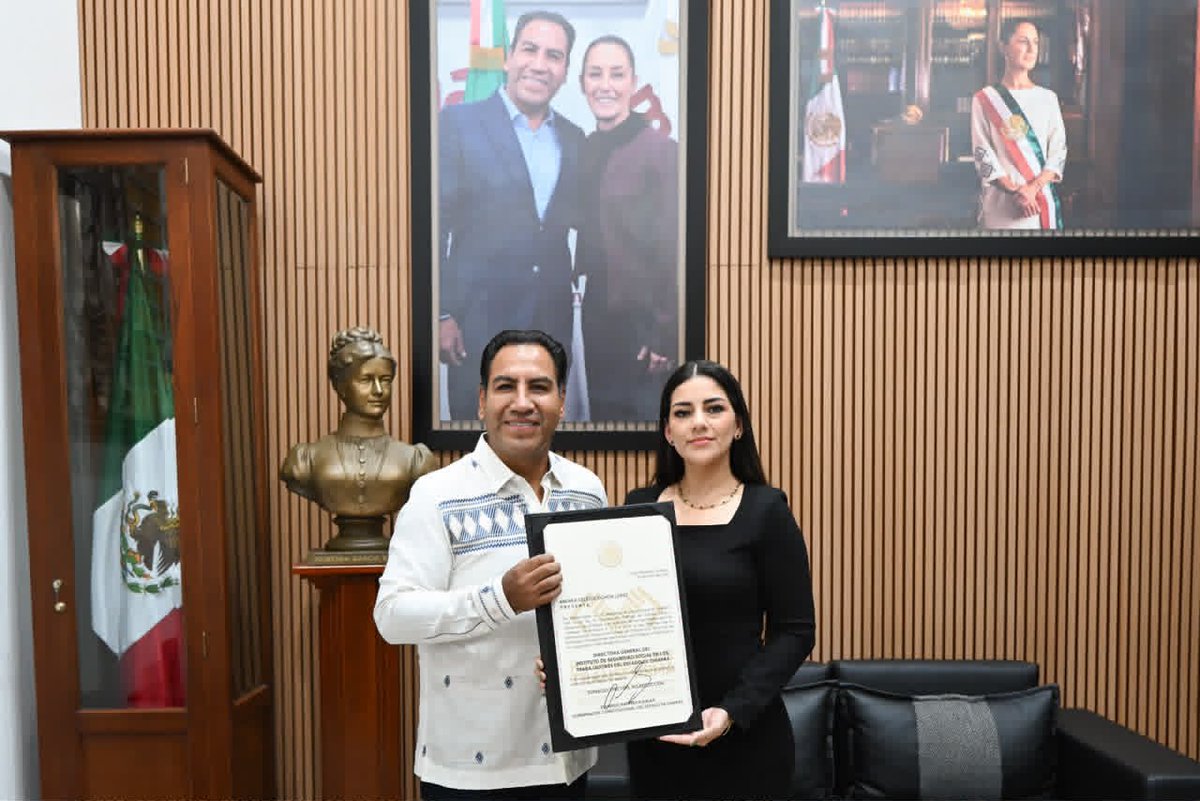 ramirezlalo_'s tweet photo. Esta tarde he tomado protesta al maestro Luis Ignacio Avendaño Bermúdez como nuevo secretario de Salud del Estado de Chiapas. 

El doctor Omar Gómez Cruz, quien se desempeñaba como secretario, asumirá a partir de hoy la Coordinación de Proyectos Hospitalarios del Centro de Cancerología y Pueblos Olvidados, incorporándose de tiempo completo a esta importante tarea.

Asimismo, tomé protesta a la licenciada Celeste Ochoa López como nueva directora general del Instituto de Seguridad Social de los Trabajadores del Estado de Chiapas. 

Les exhorté a conducirse con vocación de servicio y profundo sentido humano, para garantizar atención digna y de calidad a todas y todos los chiapanecos.