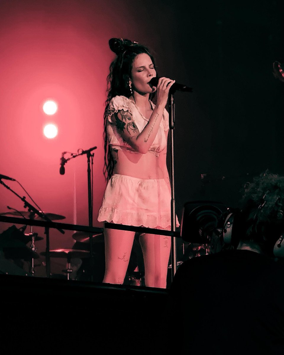 haIseylq's tweet photo. Halsey tonight performing at Pinkpop Festival. 

📸: https://t.co/mOf4bZvdtS on IG. https://t.co/wxugB5g0u4