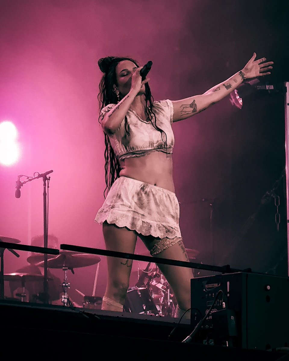 haIseylq's tweet photo. Halsey tonight performing at Pinkpop Festival. 

📸: https://t.co/mOf4bZvdtS on IG. https://t.co/wxugB5g0u4