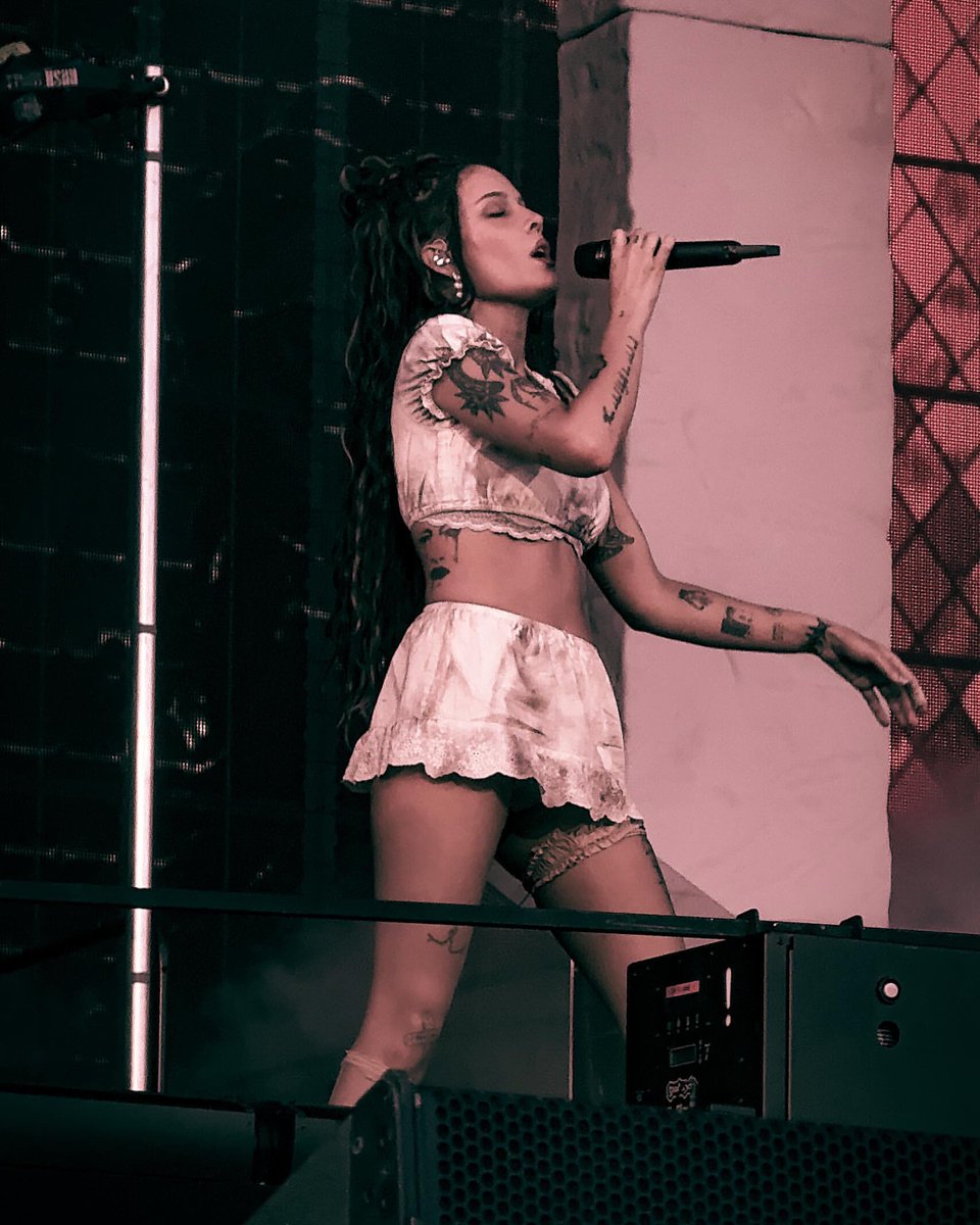 haIseylq's tweet photo. Halsey tonight performing at Pinkpop Festival. 

📸: https://t.co/mOf4bZvdtS on IG. https://t.co/wxugB5g0u4
