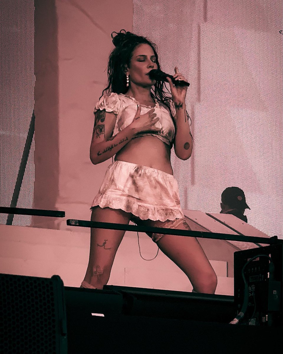 haIseylq's tweet photo. Halsey tonight performing at Pinkpop Festival. 

📸: https://t.co/mOf4bZvdtS on IG. https://t.co/wxugB5g0u4