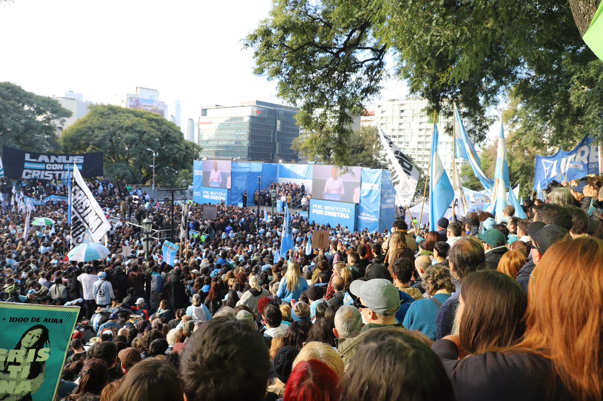 nkreplak's tweet photo. A un año de la detención de Cristina volvimos a encontrarnos en las plazas, en las calles y en cada rincón del país para expresar algo muy simple: no hay democracia plena cuando se persigue, proscribe o encarcela a dirigentes políticos por lo que representan y no por lo que hicieron.

La libertad de Cristina también expresa una discusión más profunda sobre la calidad de nuestra democracia, el funcionamiento de las instituciones y el país que queremos construir. Por eso seguimos acompañando, organizándonos y expresándonos. Por Cristina, por la democracia y por el futuro de nuestro pueblo.