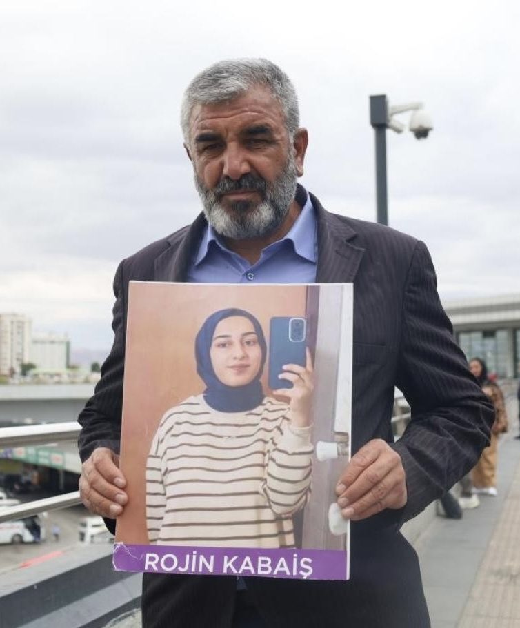 jurnalhabertr's tweet photo. "Ben zengin olsaydım bu olay hemen çözülürdü fakirim diye kimse destek olmadı."

Bugün Babalar Günü. https://t.co/0Oo3XHmEYC