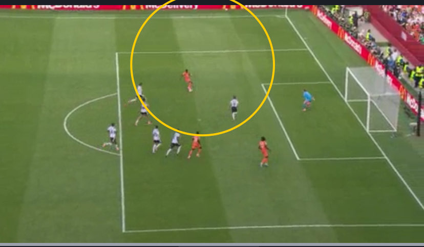 giftedhandy's tweet photo. Who’s this foolish Ivory Coast player here https://t.co/XdgMbteWsN