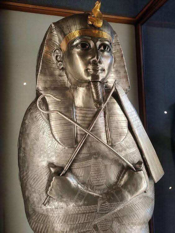 Ma_Mostafa12's tweet photo. كنوز الملك بسوسنس الاول ♥️🇪🇬 https://t.co/wYr5SPz8Cz