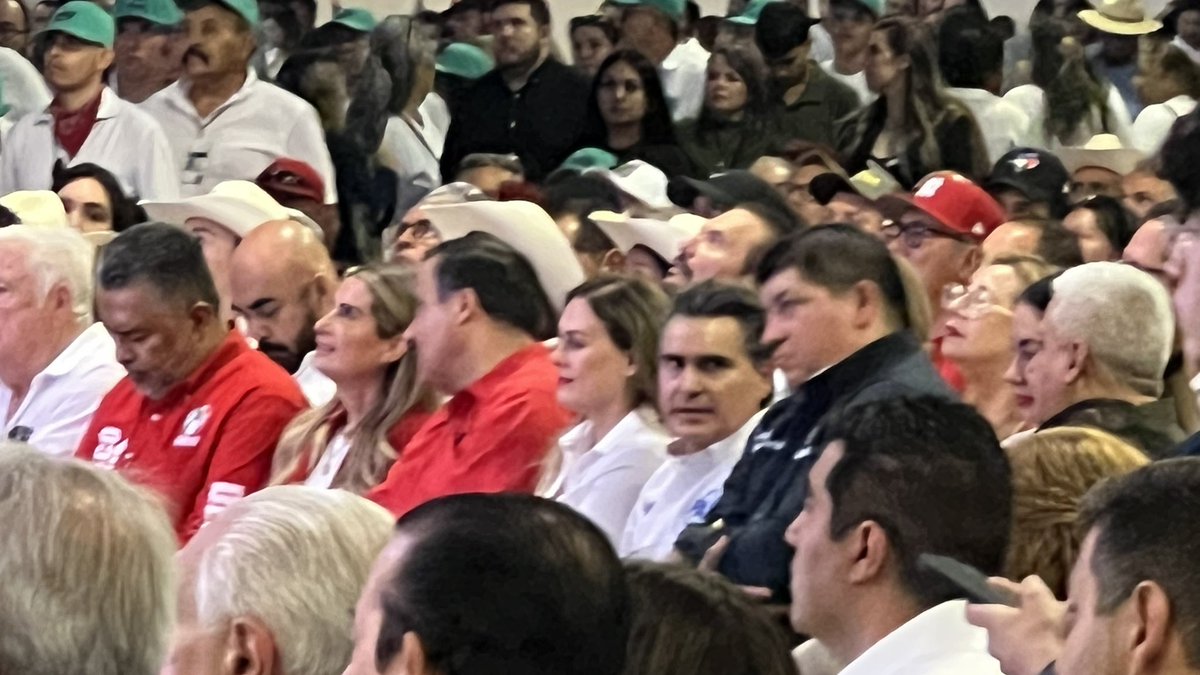 elchiltepin's tweet photo. #Hermoo Yo Si voy !!!.. frase que pronuncio @tonoastiazaran con fuerza 💪, para despedirse en el mensaje en #ExpoForum a su máxima capacidad. Presentes los presidentes estatales de partidos polticos . https://t.co/ZUFlhkB6c9