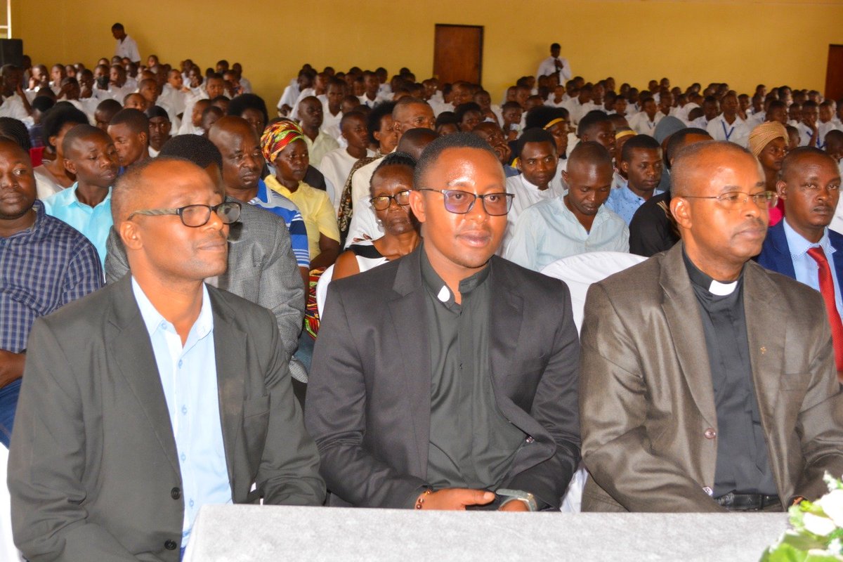 rwabuye's tweet photo. Uyumunsi taliki 29/06/2026 niho rwabuye TSS  yijihije Mutagatifu yisunze @Marcellin Champagnat,
Byari byiza cyane ubwo abarezi, ababyeyi, abayobizi n'abanyeshuri barihamwe Bose. https://t.co/k5qpQMoLrw