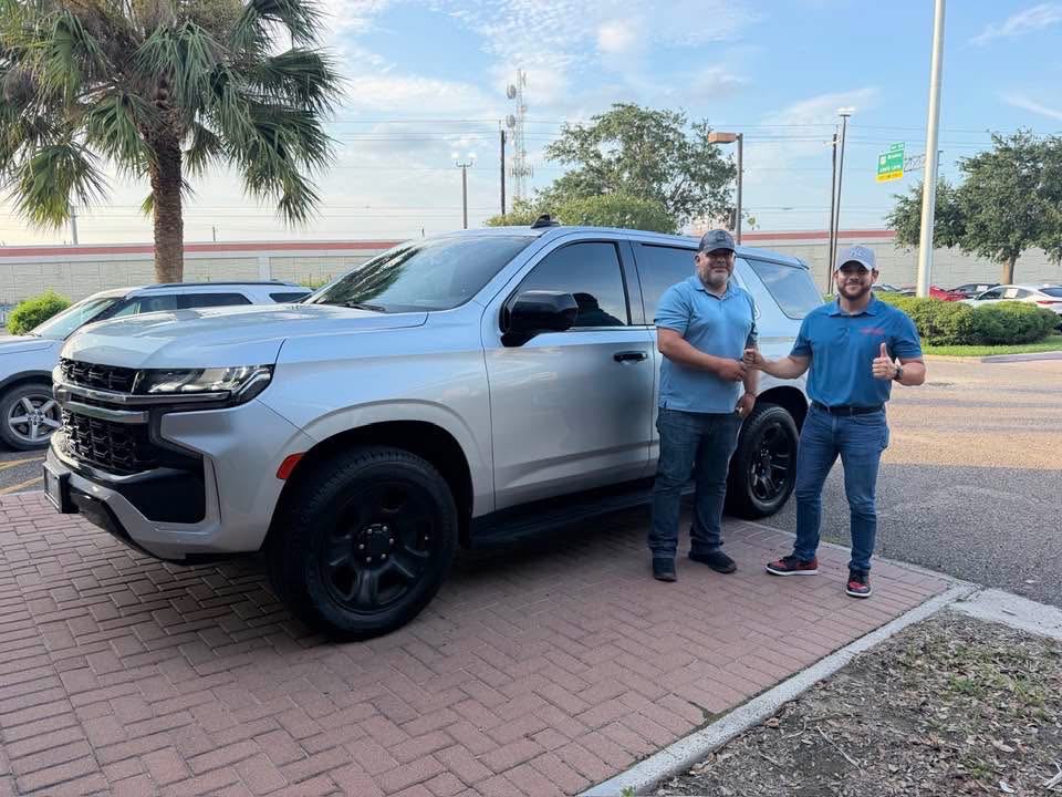 GillmanChevy's tweet photo. 🎊 Huge shoutout to Mr. Almaguer on his pre-owned Tahoe!

Special mention to our salesman Federico Flores for helping him find the perfect SUV.

🌐 https://t.co/VDu5ras5BF
📍 16408 US-83, Harlingen, TX
📲 (956) 232-8251

#Gillman #Chevrolet #Tahoe #RGV #HarlingenTX https://t.co/WJeHeQPUXU
