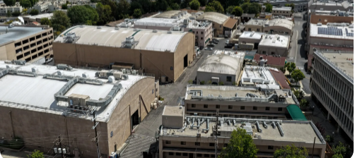 FCNightingale's tweet photo. Netflix is purchasing Radford Studio Center in Los Angeles, California for close to $400 million, representing a 78% discount to the property’s 2021 sale price of $1.85 billion.

After a default on $1.1 billion of bondholder debt, Goldman Sachs and other lenders repossessed Radford Studio Center from Hackman Capital Partners. 

-Foreign Policy Journal 
#commercialrealestate