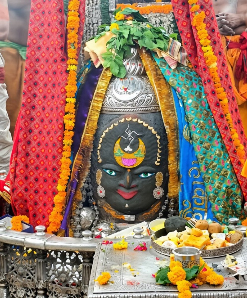 shailendraBJP_'s tweet photo. उज्जयनी नरेश,कालों के
काल_महाकाल
शिप्रातटे भगवान श्री महाकालेश्वर दक्षिणमुखी ज्योतिर्लिंग के विक्रमसंवत्-२०८३ अधिकज्येष्ठ शुक्लपक्ष षष्ठी शनिवार 20जून26
प्रातःकाल
#भस्मारतीश्रृंगारदर्शन
वंदन
ॐश्रीमाँ*ॐ नमःशिवाय
भूतभावन-महादेव भक्तों पर सदैव कृपा करें
कण-कण में महादेव
हर-हर महादेव https://t.co/XrnIod7UGM