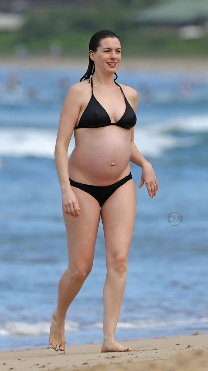 Maistrocampeon's tweet photo. A los 43 años, esperando al número 3... todavía Anne Hathaway https://t.co/okF4ObWJjv