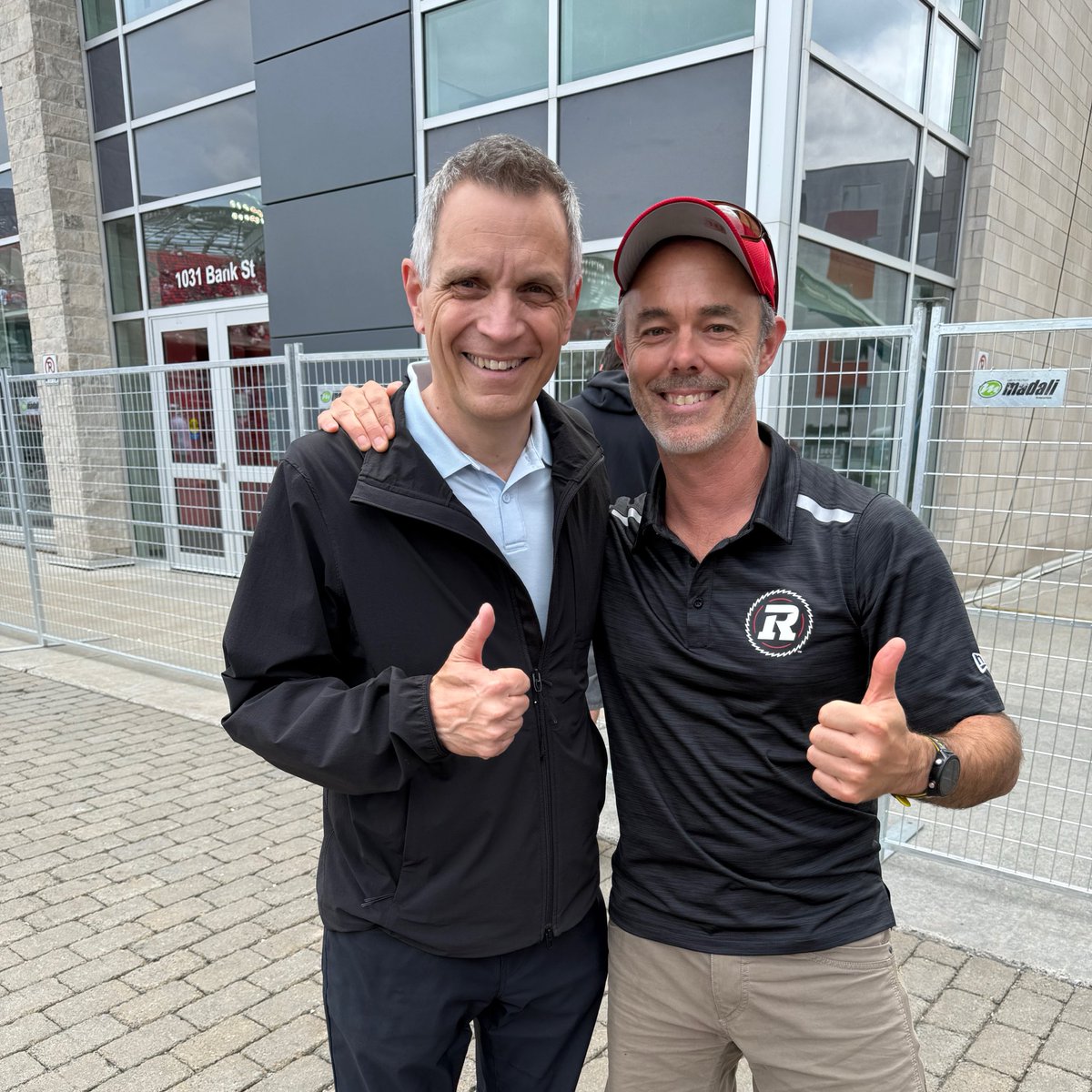 _MarkSutcliffe's tweet photo. Not the result we were hoping for, but it was great to hang out with fantastic  @REDBLACKS fans who brought the passion to @TD_Place .

Ce n'est pas le résultat que nous espérions, mais c'était génial de passer du temps avec ces @REDBLACKS supporters formidables qui ont fait vibrer le TD Place de leur passion.