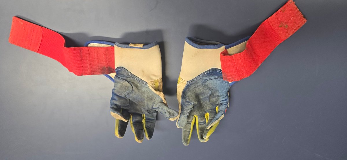 cleatcaps's tweet photo. Tired of your $125 dollar gloves being put away in your bat bag wet, and coming out days later hard and wrinkly? Get the newest A-T Shield Glove Hangers! Visit us at https://t.co/EE16ALuFs1 for your cleat caps and glove hangers. https://t.co/bQHLf2TyN7