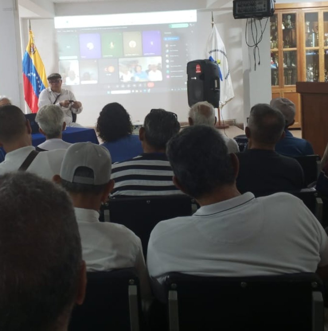 AsambleaCNCTL's tweet photo. #20Junio Con la participación de 79 dirigentes sindicales y gremiales del país se realizó el II Encuentro Nacional de Trabajadores. 
Los trabajadores están dispuestos a profundizar la protesta por salario y pensiones, por la defensa de los derechos constitucionales. https://t.co/8PIBsVBx8T