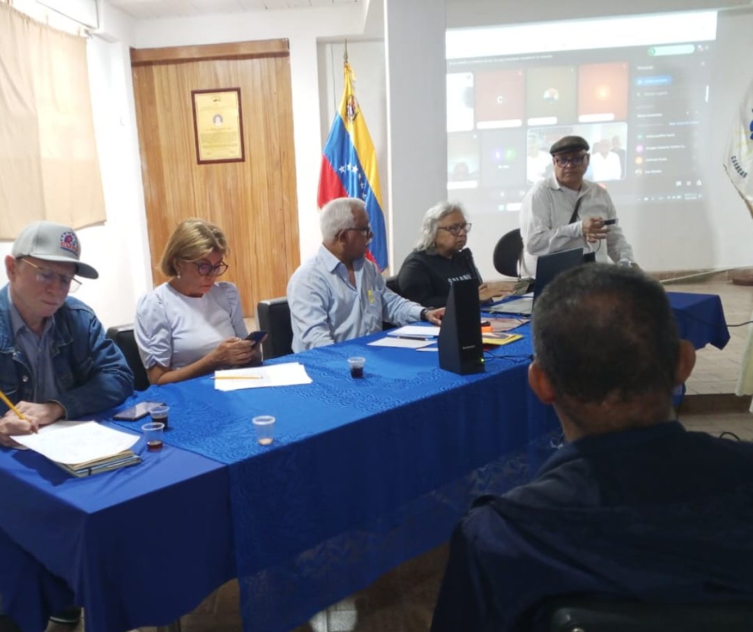 AsambleaCNCTL's tweet photo. #20Junio Con la participación de 79 dirigentes sindicales y gremiales del país se realizó el II Encuentro Nacional de Trabajadores. 
Los trabajadores están dispuestos a profundizar la protesta por salario y pensiones, por la defensa de los derechos constitucionales. https://t.co/8PIBsVBx8T