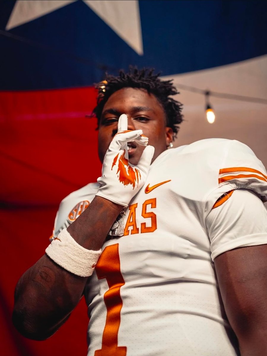 UTFootballEdits's tweet photo. 5🌟 RB, Landon Williams-Callis shared some of his Texas OV pics on IG! 🤘🏾 https://t.co/saSw5KbXy0