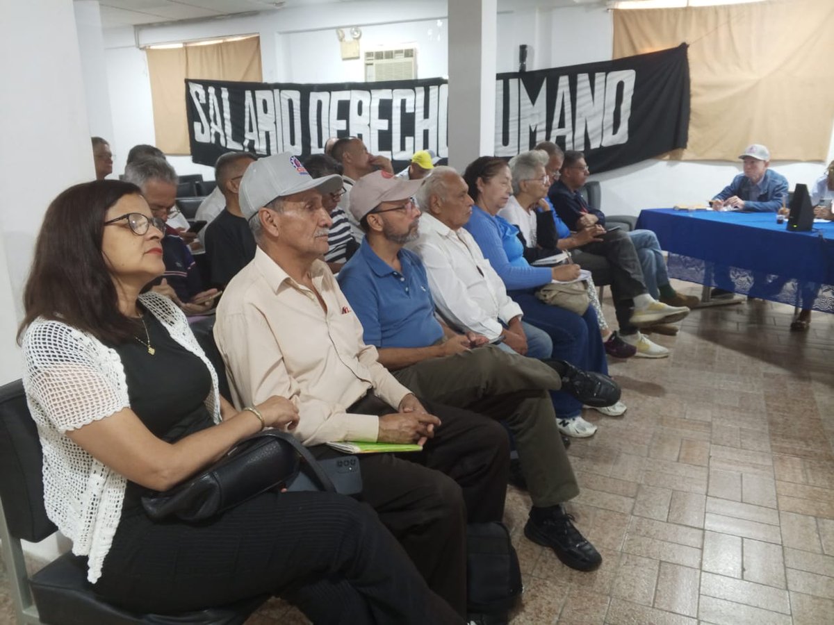 AsambleaCNCTL's tweet photo. #20Junio Con la participación de 79 dirigentes sindicales y gremiales del país se realizó el II Encuentro Nacional de Trabajadores. 
Los trabajadores están dispuestos a profundizar la protesta por salario y pensiones, por la defensa de los derechos constitucionales. https://t.co/8PIBsVBx8T