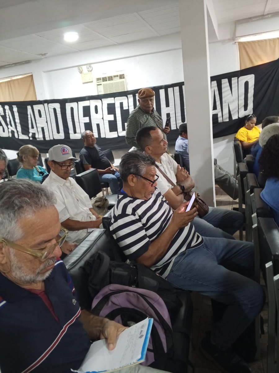 AsambleaCNCTL's tweet photo. #20Junio Con la participación de 79 dirigentes sindicales y gremiales del país se realizó el II Encuentro Nacional de Trabajadores. 
Los trabajadores están dispuestos a profundizar la protesta por salario y pensiones, por la defensa de los derechos constitucionales. https://t.co/8PIBsVBx8T
