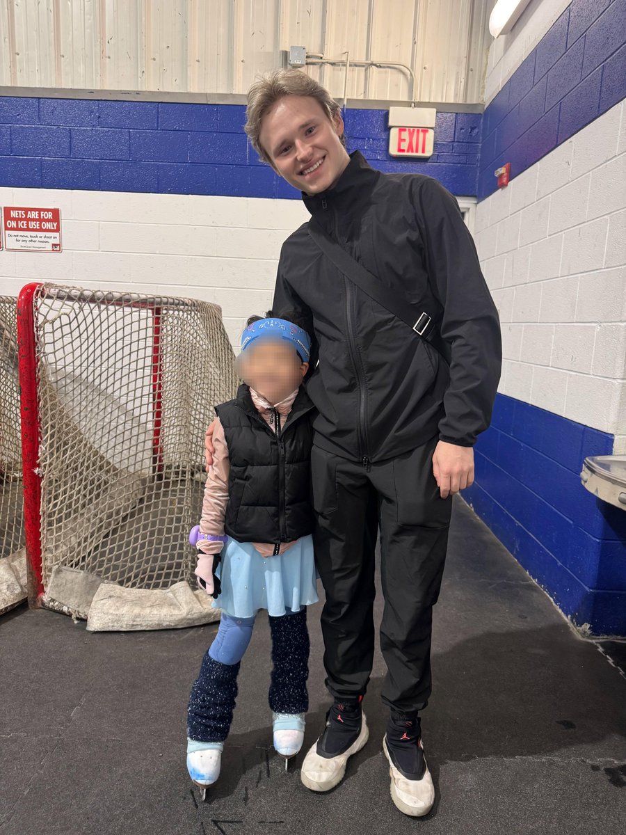 TheIliaSociety's tweet photo. Ilia Malinin with a young skater at his rink SkateQuest today. https://t.co/40asv1qMDo
